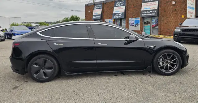 This Sedan/Saloon powered by a Electric engine.SPECIFICATIONS:557928323210301447