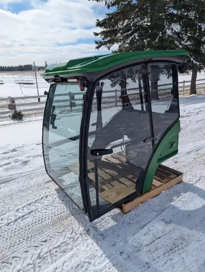 John Deere 1445 cab with heating, View more