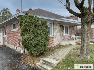 Découvrez cette charmante demeure de 1719.85 pi² , elle a été rénovée avec des matériaux haut de gam...