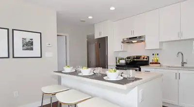 Built beside City Hall on a quiet cul-de-sac in Central Lonsdale, Bridgewater offers a rooftop terra...