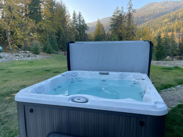 JUMP INTO THE JACUZZI TRUCKLOAD SALE! in Hot Tubs & Pools in Kamloops - Image 2
