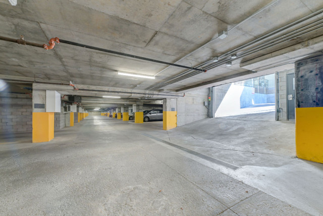 parking lot spot available - ID 2375 dans Entreposage et stationnement à louer  à Ville de Montréal - Image 3