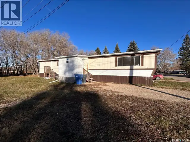 211 Railway AVENUE Wawota, Saskatchewan in Houses for Sale in Regina - Image 2