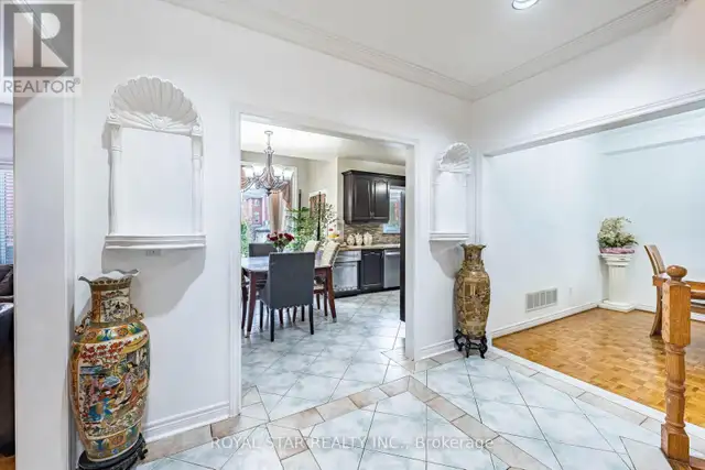 40 OAKDALE ROAD Vaughan (Maple), Ontario in Houses for Sale in Markham / York Region - Image 11