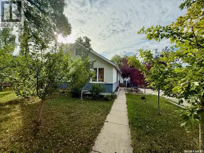 This spacious 1168 sqft bungalow offer a fantastic combination of charm, functionality, and prime lo...