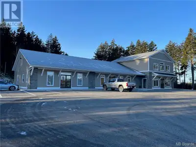 Excellent commercial location on route to hospital and university. 5 year old building with all mode...