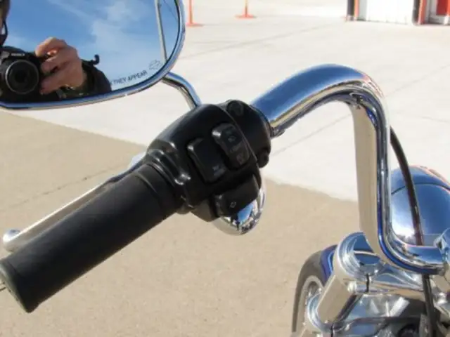 2006 Harley-Davidson FXR Dyna Touring FXDWG Wide Glide in Street, Cruisers & Choppers in Leamington - Image 17