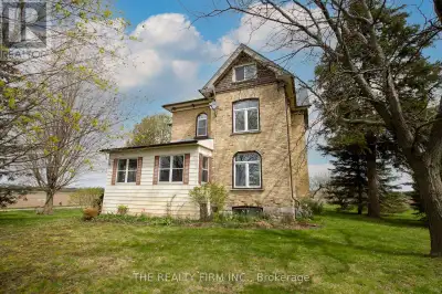 This beautiful two-storey home sits on a spacious country lot with easy access to both St.Thomas and...