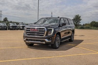 Welcome to Sherwood Buick GMC! This GMC Yukon XL boasts a Gas V8 5.3L/ engine powering this Automati... (image 3)