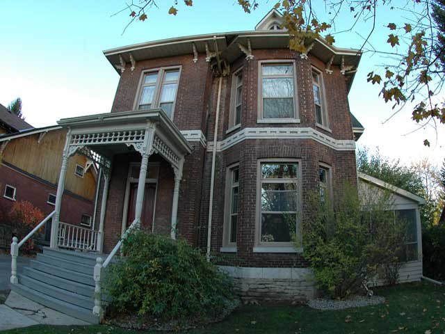 1 Bedroom in Victorian Home in Long Term Rentals in Belleville