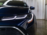 **ONE OWNER - ACCIDENT FREE** 48,064 KM This 2021 Toyota Corolla XSE Hatchback is powered by a 2.0L... (image 5)