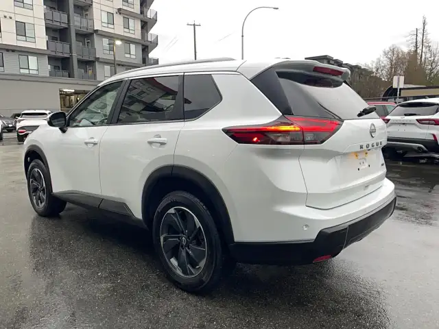 2025 Nissan Rogue AWD SV Moonroof in Cars & Trucks in Delta/Surrey/Langley - Image 6