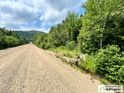 Terrain plat et bien orienté sud Test de sol effectué en 2021 (inclus) Ponceau déjà en place Constru...