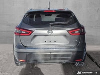 This 2022 Nissan Qashqai SV FWD comes equipped with *2.0L 4-cylinder engine*, *Front-Wheel Drive*, *... (image 5)
