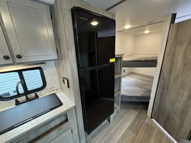 2026 ,Sun Lite,Sunset Park RV 25DB LTD in Travel Trailers & Campers in Kamloops - Image 17