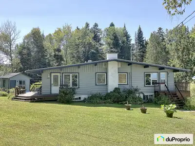Habitation semi détaché avec un 3 1/2 et un 4 1/2. Les acheteurs qui sont qualifiés pour leur prêt h...
