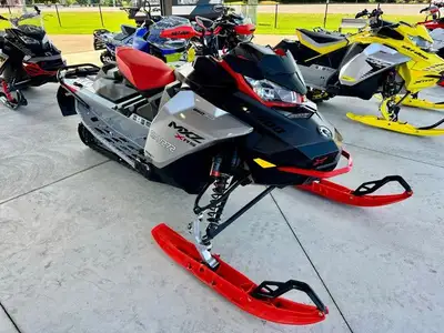 USED 2022 SKI DOO MXZ XRS 850 E-TECH WITH SMART SHOX 6,423 KM - READY FOR WHEN THE SNOW HITS! $12,99...