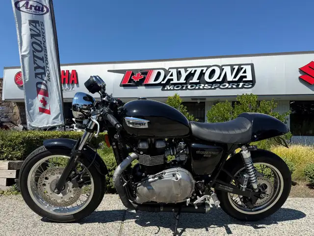 2015 Triumph Thruxton 900 in Street, Cruisers & Choppers in Vancouver - Image 3