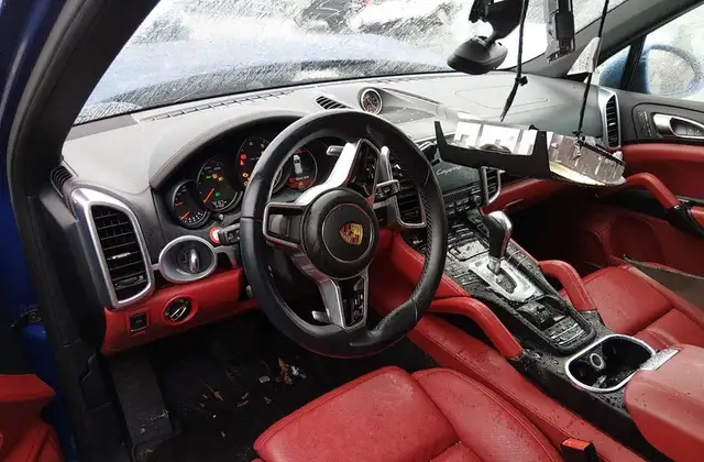 2017 Porsche Cayenne Low KM Parting out in Transmission & Drivetrain in Calgary - Image 5