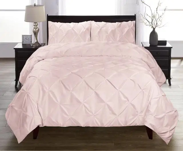 Duvet Set - Duvet Cover and 2 Shams (Queen)(Paid $250) in Bedding in London - Image 2