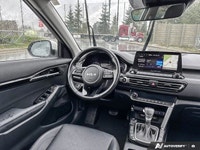 This Kia Seltos boasts a Regular Unleaded I-4 2.0 L/122 engine powering this Variable transmission.... (image 8)