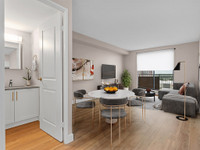 Conveniently located beside Lincoln Fields Shopping Centre near Britannia Beach, Lakeview Apartments... (image 2)