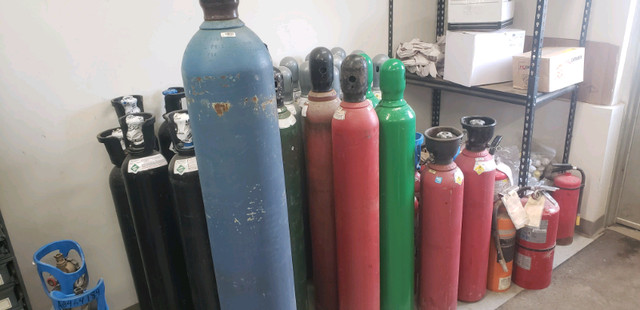 Oxygen and acetylene  tanks in Heating, Ventilation & Air Conditioning in Kitchener / Waterloo - Image 3