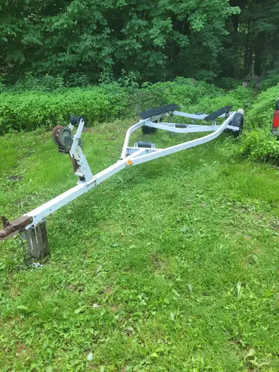 BOAT TRAILER WITH TWO SPEED WINCH WITH REVERSE , HAS LIGHTS AND SAFTY CHAINS ALL READY TO GO . HAD A...