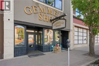 Investor alert! Some of the nicest curb appeal downtown on a high foot traffic block. Excellent mixe...