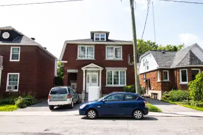 Magnifique appartement de 1cc situé au cœur de Hull à 2 minutes d'Ottawa. Proche de tous les service...