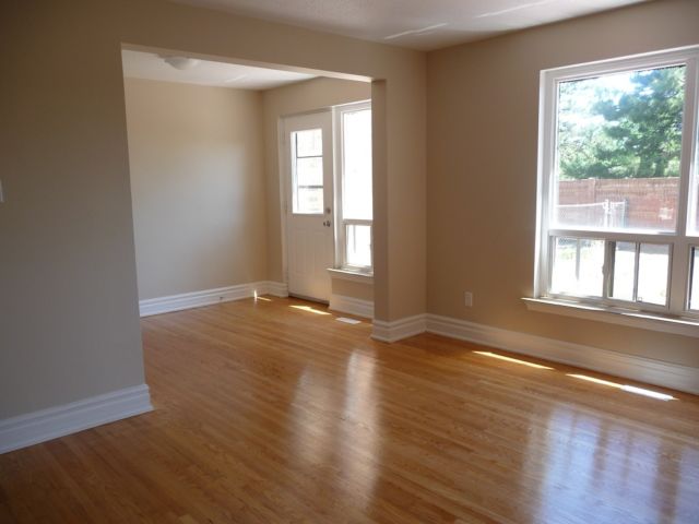 RENOVATED 3 Bedroom Townhouse - Gosford Blvd 2