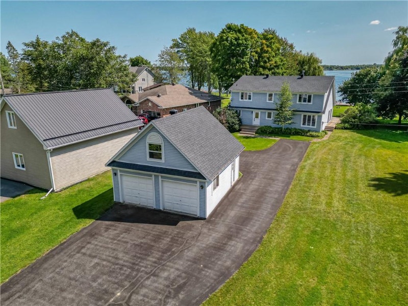Spectacular waterfront home on situated on the desirable area Houses for Sale Cornwall Kijiji