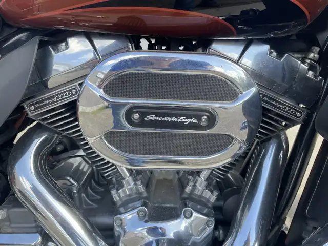 2015 Harley-Davidson® FLTRUSE CVO™ Road Glide® Ultra in Touring in Pembroke - Image 4