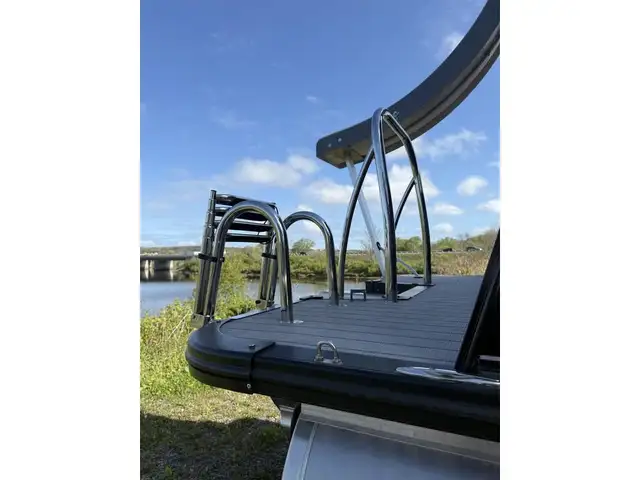 2023 Legend V-Series Aqua Tower Sport Pro w/ full enclosure, 115 in Powerboats & Motorboats in New Glasgow - Image 8