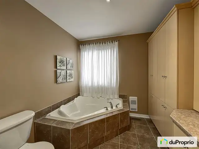 $690,000 - Bungalow for sale in Mirabel (Domaine-Vert Nord) in Houses for Sale in Laval / North Shore - Image 5