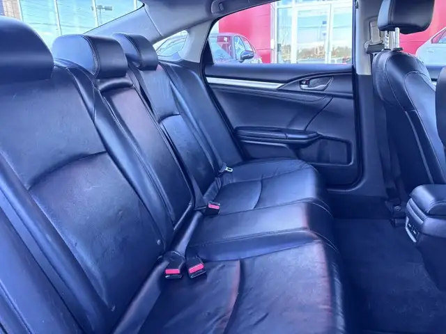 2020 Honda Civic Sedan Touring in Cars & Trucks in Comox / Courtenay / Cumberland - Image 12