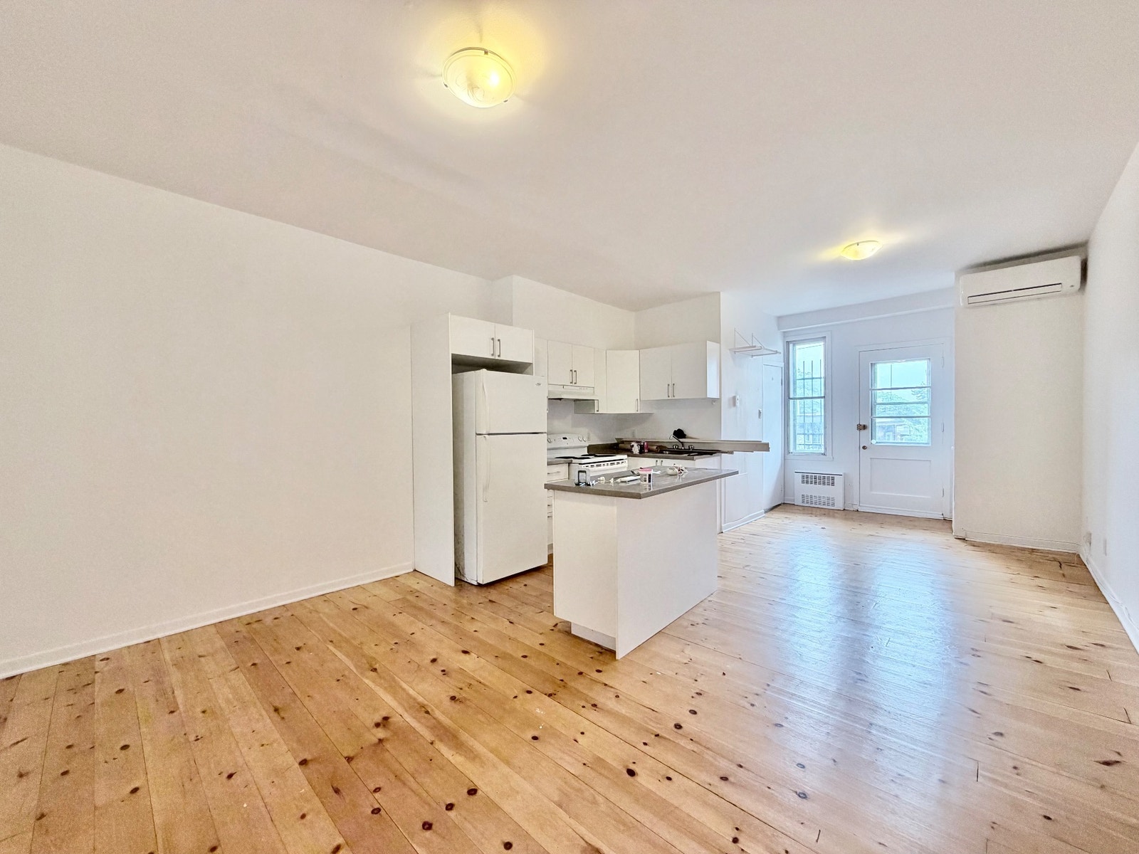2310 Sherbrooke E — photo 1