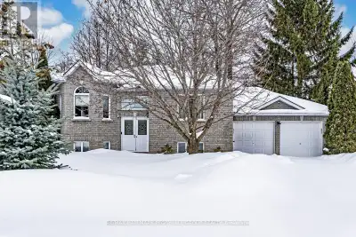 LIVE THE WASAGA BEACH LIFESTYLE WITH A MODERNIZED HOME, A SPRAWLING 65 X 180 FT LOT, & EASY ACCESS T...