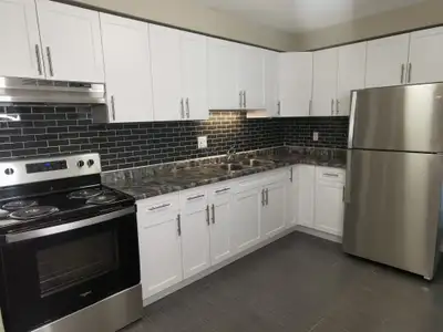 REDUCED PRICE: BEAUTIFUL FULLY RENOVATED 3 BDRM APARTMENT