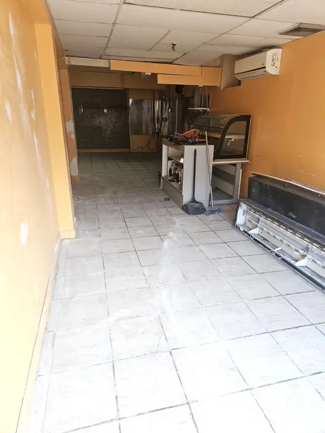 5204 Queen-Mary - Commercial/Restaurant Space (No Gas) - Laundry Room Not Included...