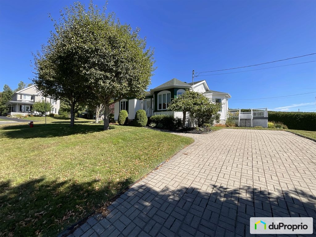 $350,000 - Bungalow for sale in Lac-Megantic — photo 1