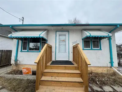 4A//Winnipeg/Showing Start Now. Offers as received. Ready to move in super starter home or rental pr...