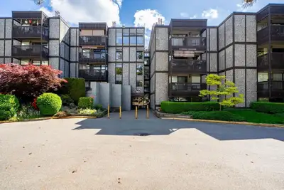 Parkwoods! CORNER UNIT with private courtyard views from the balcony. A huge 2 bedroom unit, over 10...