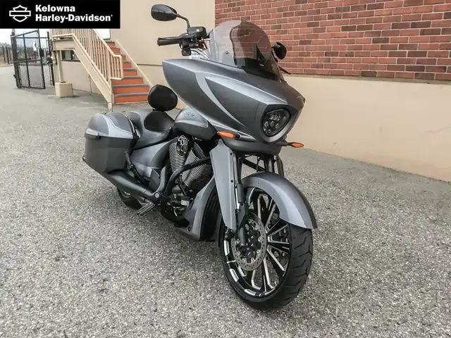 2016 Victory Motorcycles Magnum X-1 Stealth Edition in Sport Touring in Kelowna - Image 4