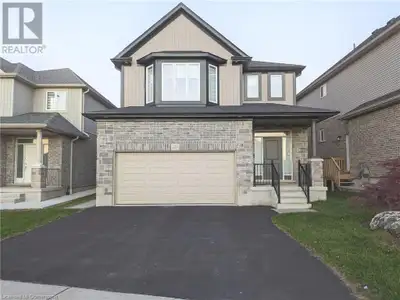 Discover your dream home in the family-friendly Vista Hills neighbourhood of Waterloo! Just a 2-minu...