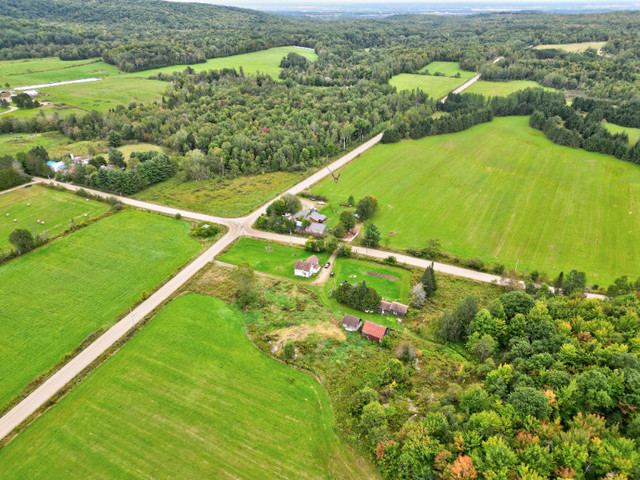 Outaouais St-Sixte Maison à vendre sur 102 acres in Houses for Sale in Gatineau - Image 3