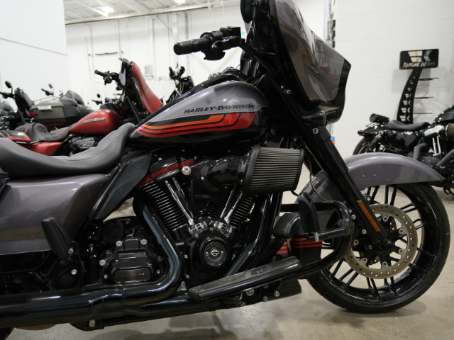 2020 Harley-Davidson CVO Street Glide in Street, Cruisers & Choppers in Markham / York Region - Image 6