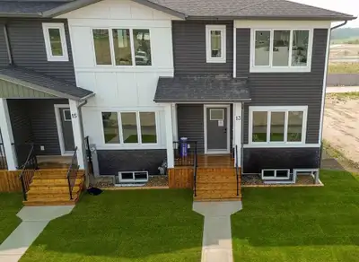 Brand New Townhouses Available in Sylvan Lake!!