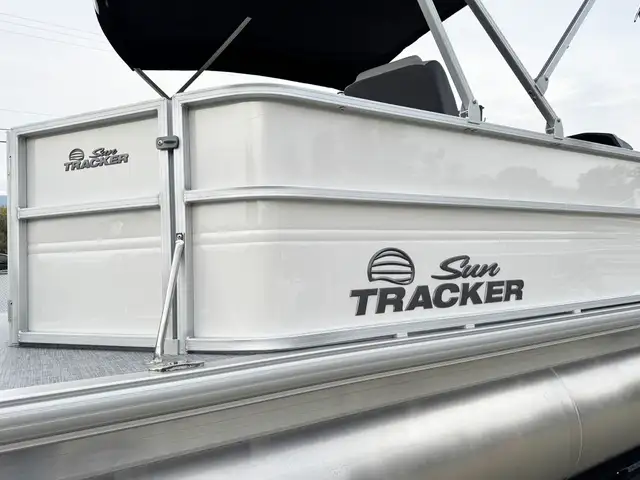 2026 Sun Tracker Party Barge 20 DLX pontoon boat in Powerboats & Motorboats in Prince Albert - Image 33