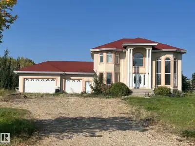 Investor alert ! Beautiful house on 2 acres located in prestigious Ranchland at Old Man Creek that n...